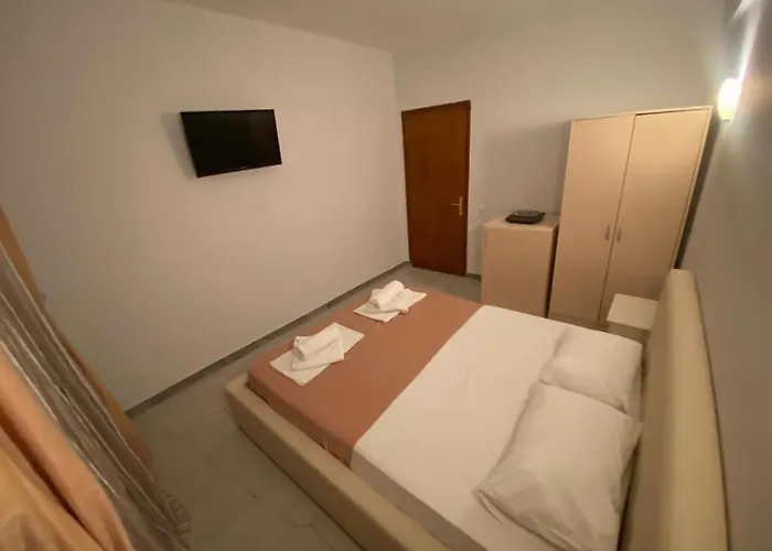 Delfino Moles Kalyves